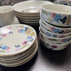 食器セットの画像