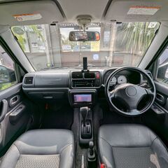 ローンは毎月3,900円～　スズキ　ジムニー　４型　ランドベンチャー　パートタイム４ＷＤ　インタークーラーターボ　キーレス　ハーフレザーシート　ヒーター付きドアミラーの画像