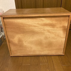 ガラスの引き戸　戸棚　木製　2段の画像