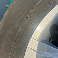ハイエース　純正タイヤの画像