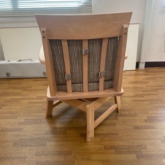 お話し中。回転式の椅子 の画像