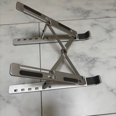 ノートパソコンスタンドの画像