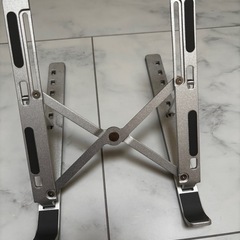 ノートパソコンスタンドの画像