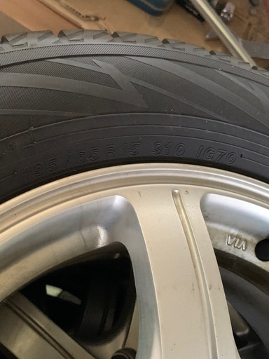 15インチ スタッドレス アイスガード7 バリ溝　