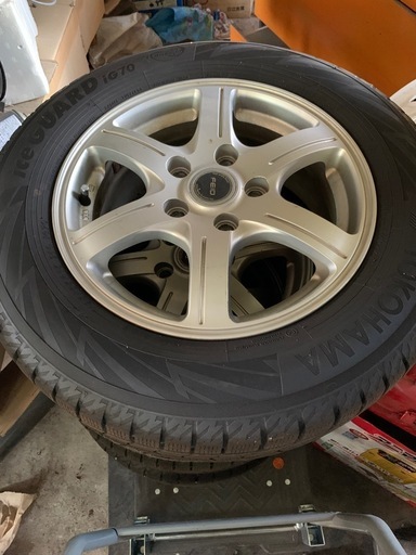 15インチ スタッドレス アイスガード7 バリ溝