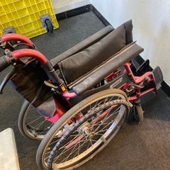 折りたたみ車イス
の画像