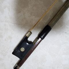 【SUGITO】バイオリン弓 4/4サイズ用（刻印あり）の画像