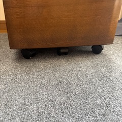 勉強机　足元のキャビネットの画像