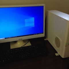 EPSON パソコン本体とモニター、キーボードの画像