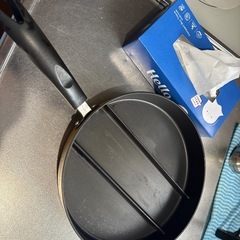 フライパン2つセット　持ち手付きの画像