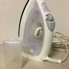 A847　NITORI　ニトリ　スチームアイロン　ES-2350　家電　給水カップ付きの画像