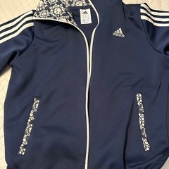 値引きします。
adidas ネイビー ジャージジャケット　レディースLの画像