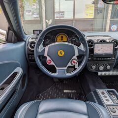 ローンは毎月99,200円～　フェラーリ　Ｆ４３０　Ｆ１　６速ＡＴ　クラッチ残量８０％　正規ディーラー車　カーボンインテリアトリム　社外エキゾーストマニホールド（純正あり）　リモコン可変バルブ　整備記録簿付き　ナビゲーション　バックカメラ　ＡＵＸの画像