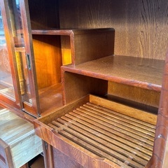 昭和レトロの茶箪笥の画像