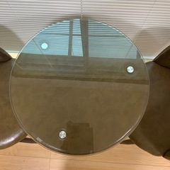 【京都市内 発送無料】強化ガラス 丸テーブル＆チェア2脚セット おしゃれカフェ風の画像