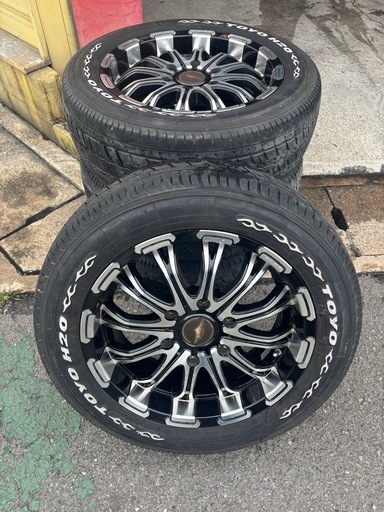【中古美品】ロクサーニ　バトルシップ　17インチ　PCD139.7×6穴　toyoタイヤ　215/60R17 タイヤ4本セット！