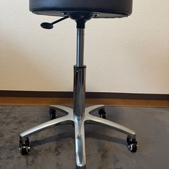 【急募】昇降式丸椅子（スツール）の画像