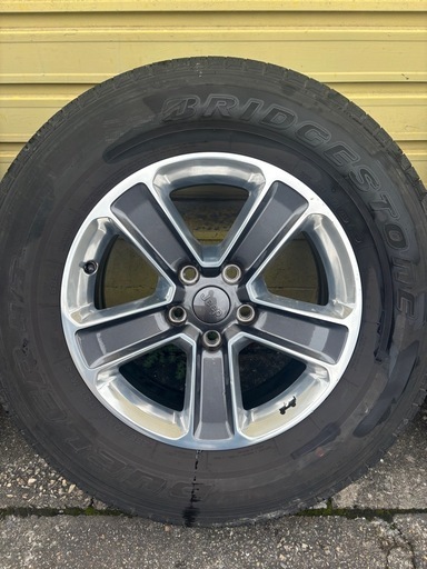 【中古美品】jeep ラングラー純正ホイール　ブリヂストン 255/70R18 溝有り