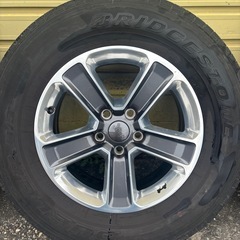 【中古美品】jeep ラングラー純正ホイール　ブリヂストン 255/70R18 溝有りの画像