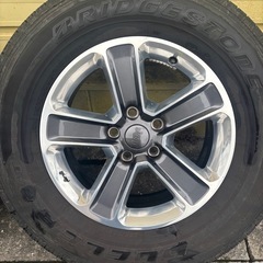 【中古美品】jeep ラングラー純正ホイール　ブリヂストン 255/70R18 溝有りの画像