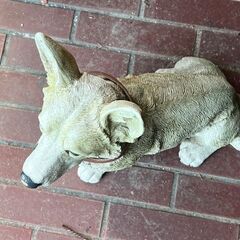忠犬ハチ公のようにいつも玄関先で待っていてくれるおとなしい犬の置物　（屋外用）の画像