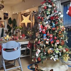 クリスマスツリー+オーナメント+ライト+スターの画像