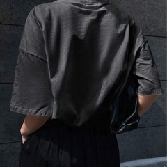 新品！DAZY スローガングラフィックドロップショルダーTシャツの画像