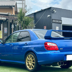 ローンは毎月22,200円～　インプレッサＷＲＸ　ＳＴｉ　アプライドモデルＥ　ターボ　純正６速ＭＴ　柿本改マフラー　ＭＯＭＯコマンド２ステアリング　大型リアスポイラー　ブレンボキャリパー　純正バケットシート　バックカメラ　タイミングベルト交換済みの画像