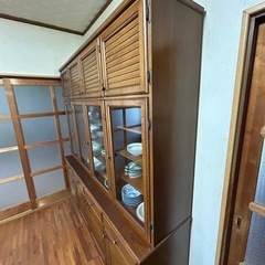 差し上げます 食器棚の画像
