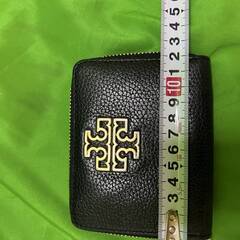 トリーバーチ ブラック ゴールド ロゴ ミニ財布 二つ折り財布 黒 財布＠ｙ1の画像