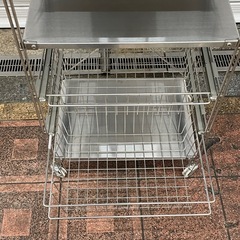【中古】¥2000 キッチン棚　スチール棚　キャスター付き【II136】の画像