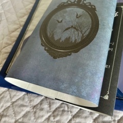 黒執事　緑の魔女 ブックカバー　シエル　セバスチャン ハロウィン 特典　ファミマ　クリアポスター　サリヴァン 掛け替えカバー　付録サリヴァン セバスチャン シエル ファミリーマートコラボ  クリアポスター 寄宿学校編 ハロウィン限定ブックカバー  月間「Gファンタジー」 緑の魔女編 原作イラスト 掛け替えカバーの画像