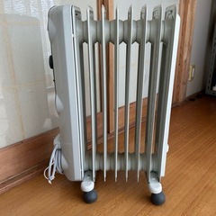 DeLonghi デロンギ　オイルヒーター HJ0812 の画像