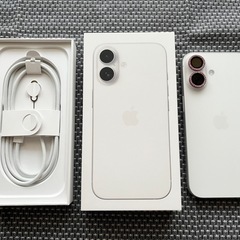 【極美品】 iPhone16 ホワイト 256gb SIMフリー　バッテリー 100% Apple保証有 の画像