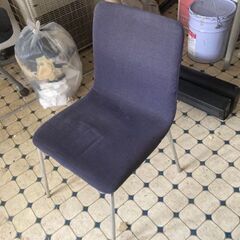 椅子の出品です 別館に置いてますの画像