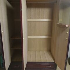 ～～　かまくら彫　タンス　箪笥　3枚扉　鎌倉彫　ワードローブ　～～の画像