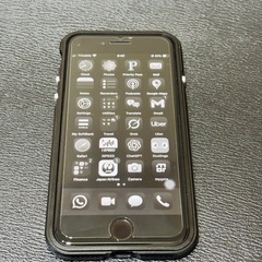 iPhoneSE3ブラック ケース付き64GB SIMフリーの画像