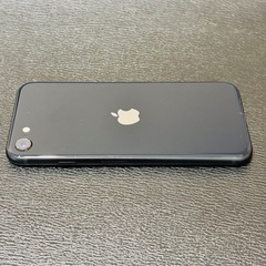 iPhoneSE3ブラック ケース付き64GB SIMフリーの画像