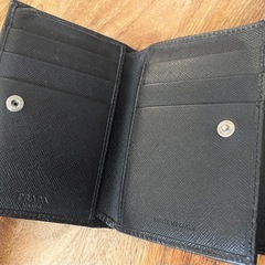 プラダ　PRADA サファイアーノ　二つ折り財布　三角ロゴ　レザーの画像