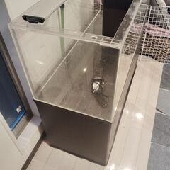120センチアクリル水槽セットの画像