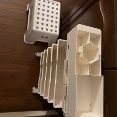 小物収納 とイス（IKEA）の画像