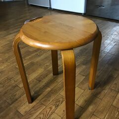 【リサイクルショップどりーむ鹿大前店】No.2773 イス 34×34×44 丸椅子 木製の画像