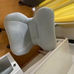机と椅子の画像