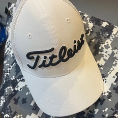 タイトリスト　キャディバッグ　スタンド　(中古)タイトリスト帽子付(ラウンド一回使用)の画像