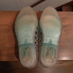 18cm☆サンリオのキラキラサンダルの画像