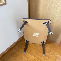 折りたたみテーブルの画像
