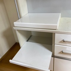 食器棚の画像