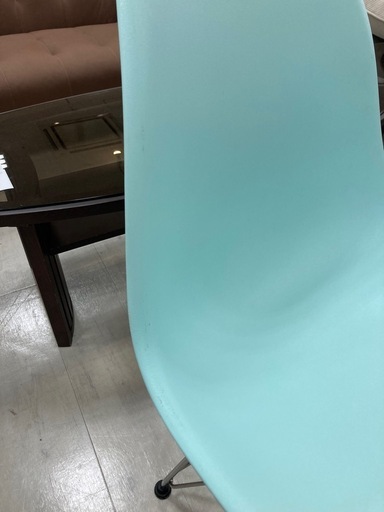 取りに来れる方限定！Herman Millerのシェルチェアです！