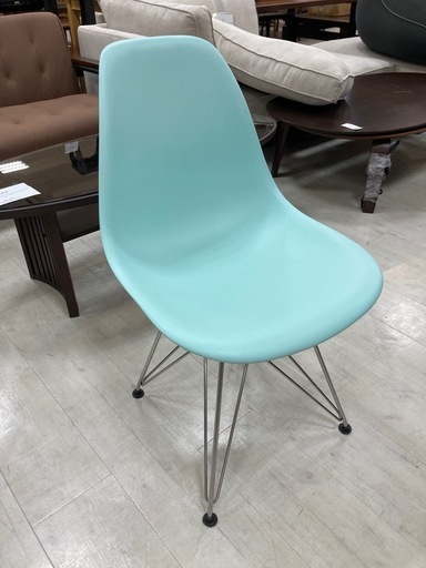 取りに来れる方限定！Herman Millerのシェルチェアです！