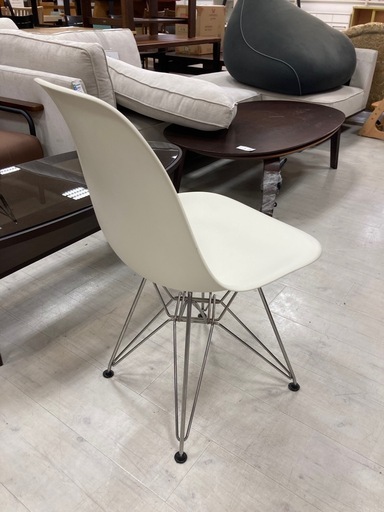 取りに来れる方限定！Herman Millerのシェルチェアです！